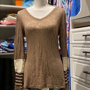 V-neck fitted burn-out top